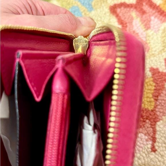 YVES SAINT LAURENT Leather Classic Y Ligne Clutch/Zip-Around Wallet - Fuchsia - Picture 7 of 16
